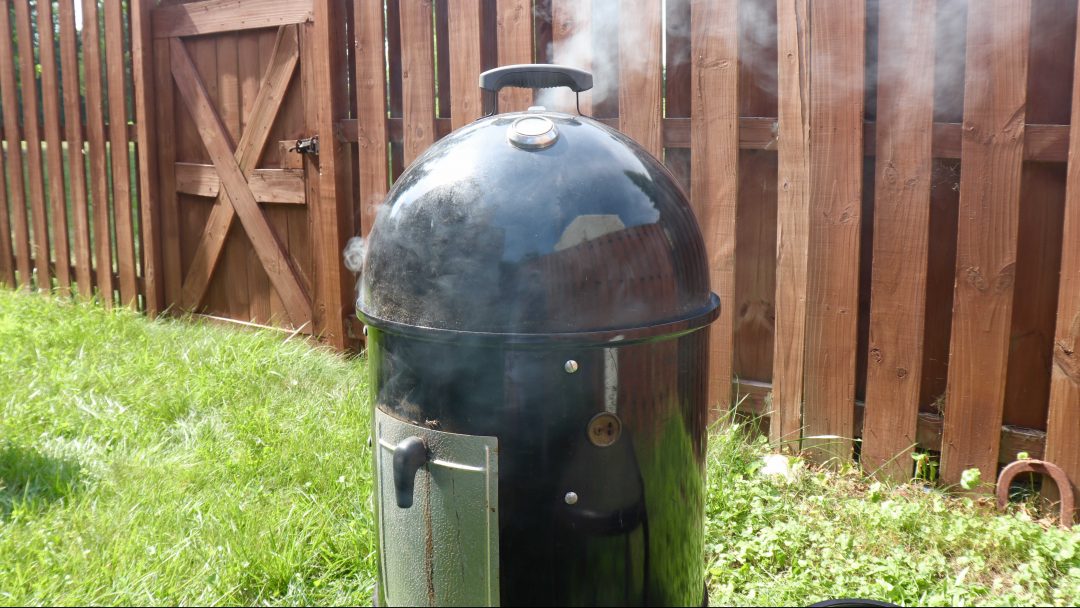 What is a Vertical Water Smoker And How to Use One (2024) BBQCHIEFS